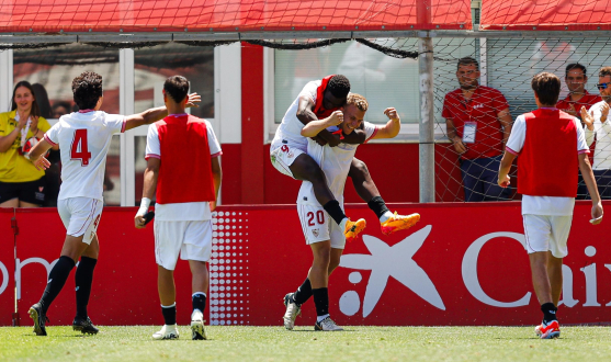 El Sevilla FC celebra el pase a la final four de la Copa de Campeones Juvenil