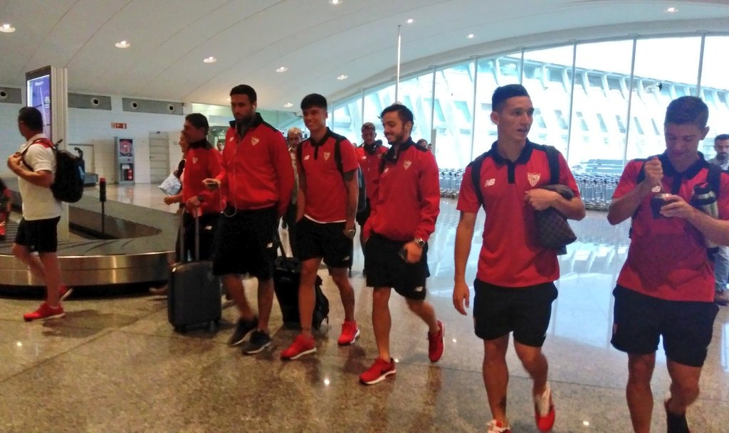 El Sevilla FC en el aeropuerto de Bilbao