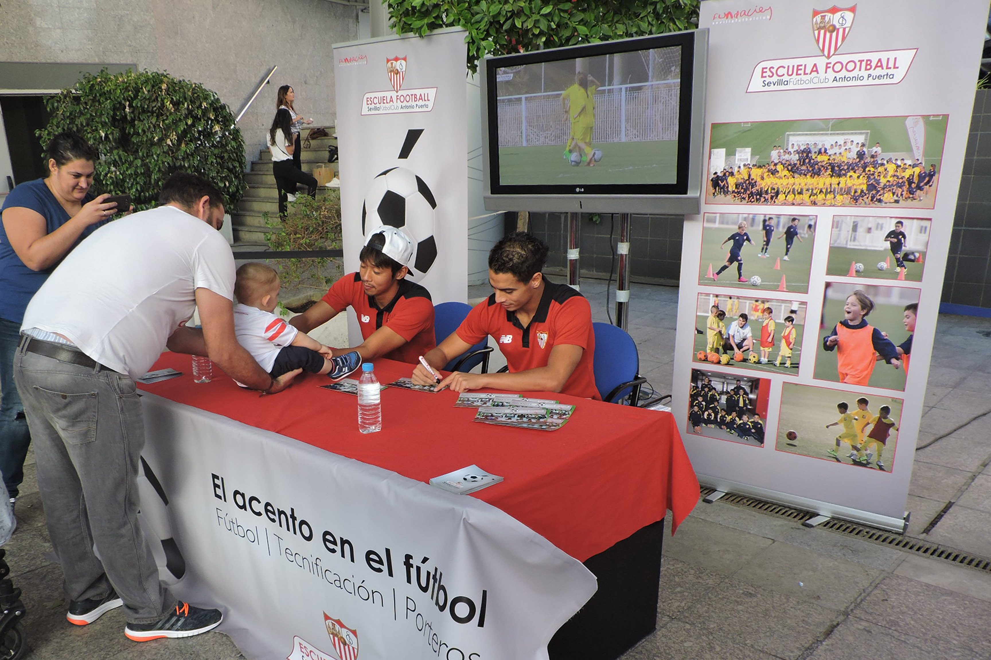 La Escuela de Football Antonio Puerta, en el Nervión Plaza