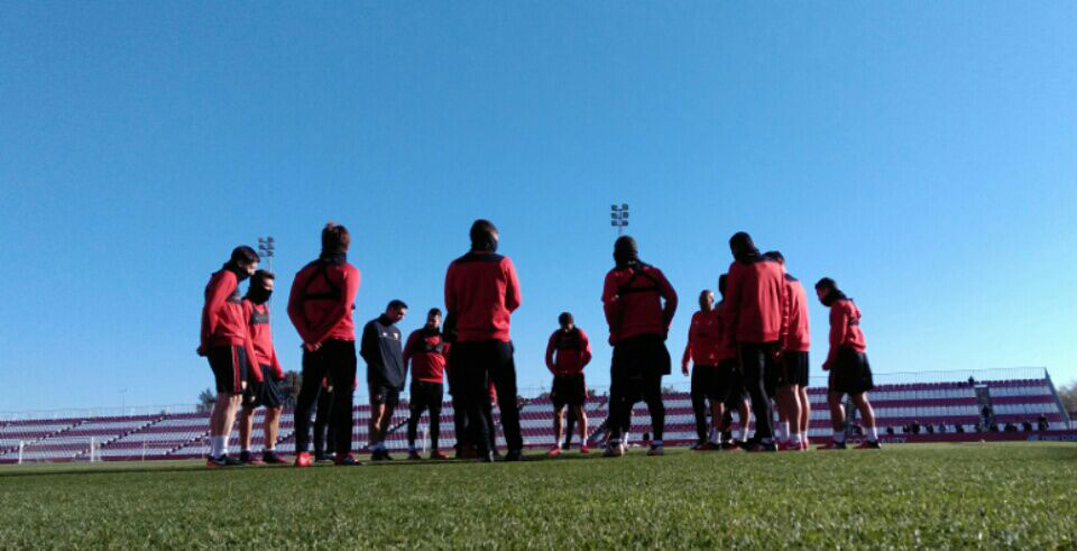 El Sevilla FC se ejercita en la ciudad deportiva