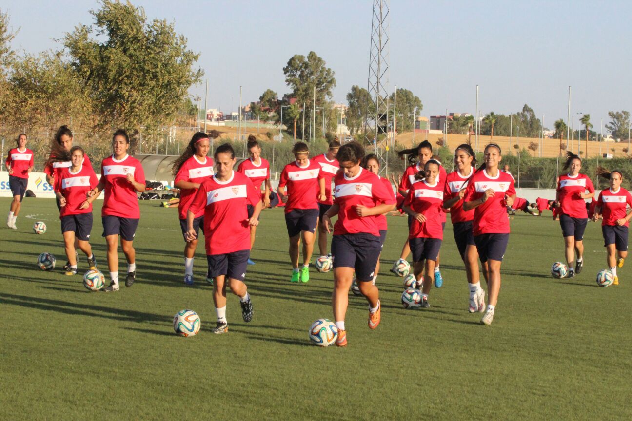 El Sevilla Femenino entrenando