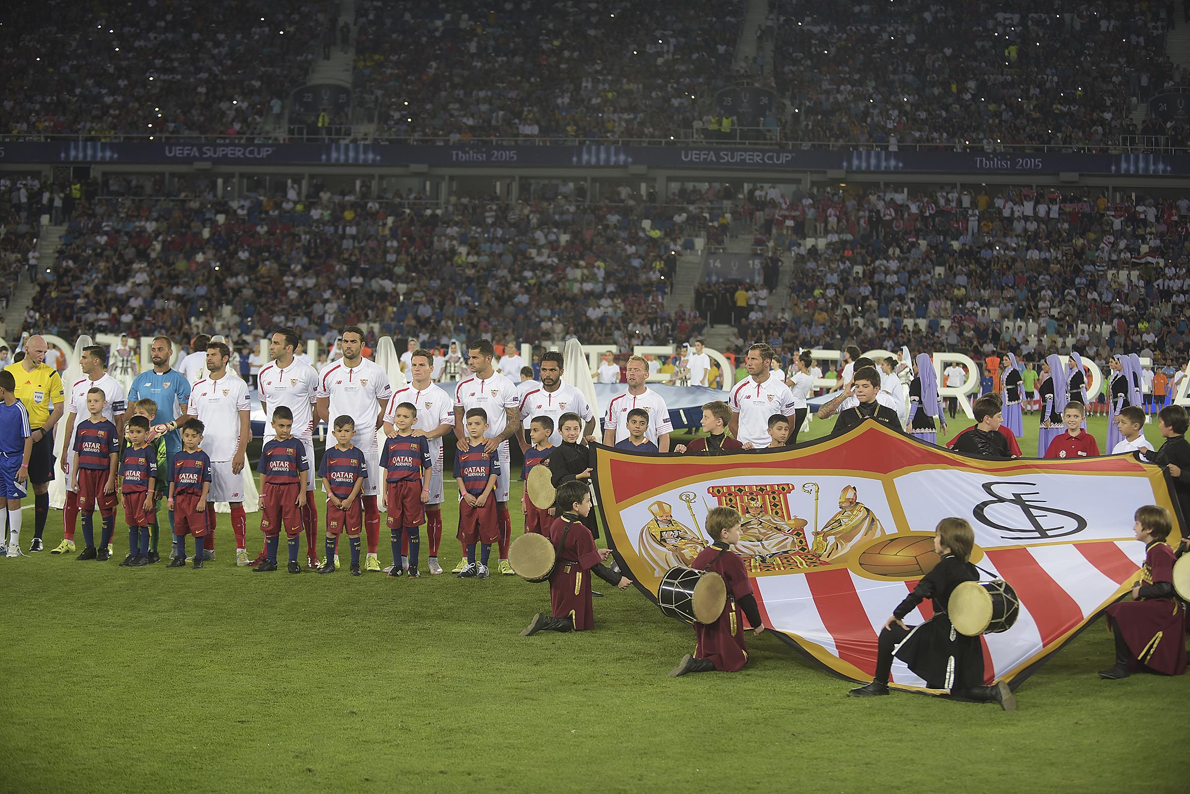 El Sevilla FC en los instantes previos a la final de la Supercopa