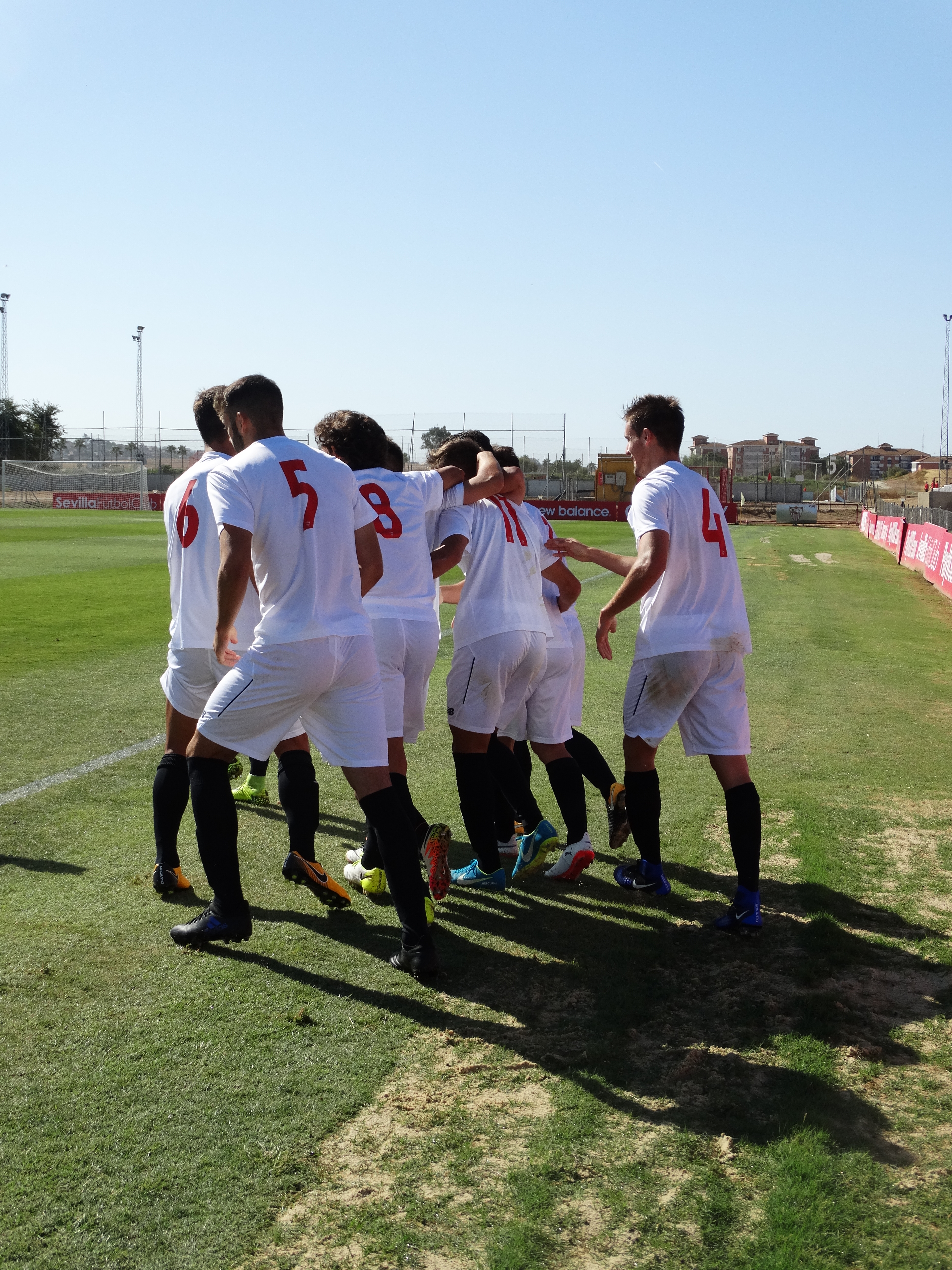 The players of Sevilla C celebrate a goal