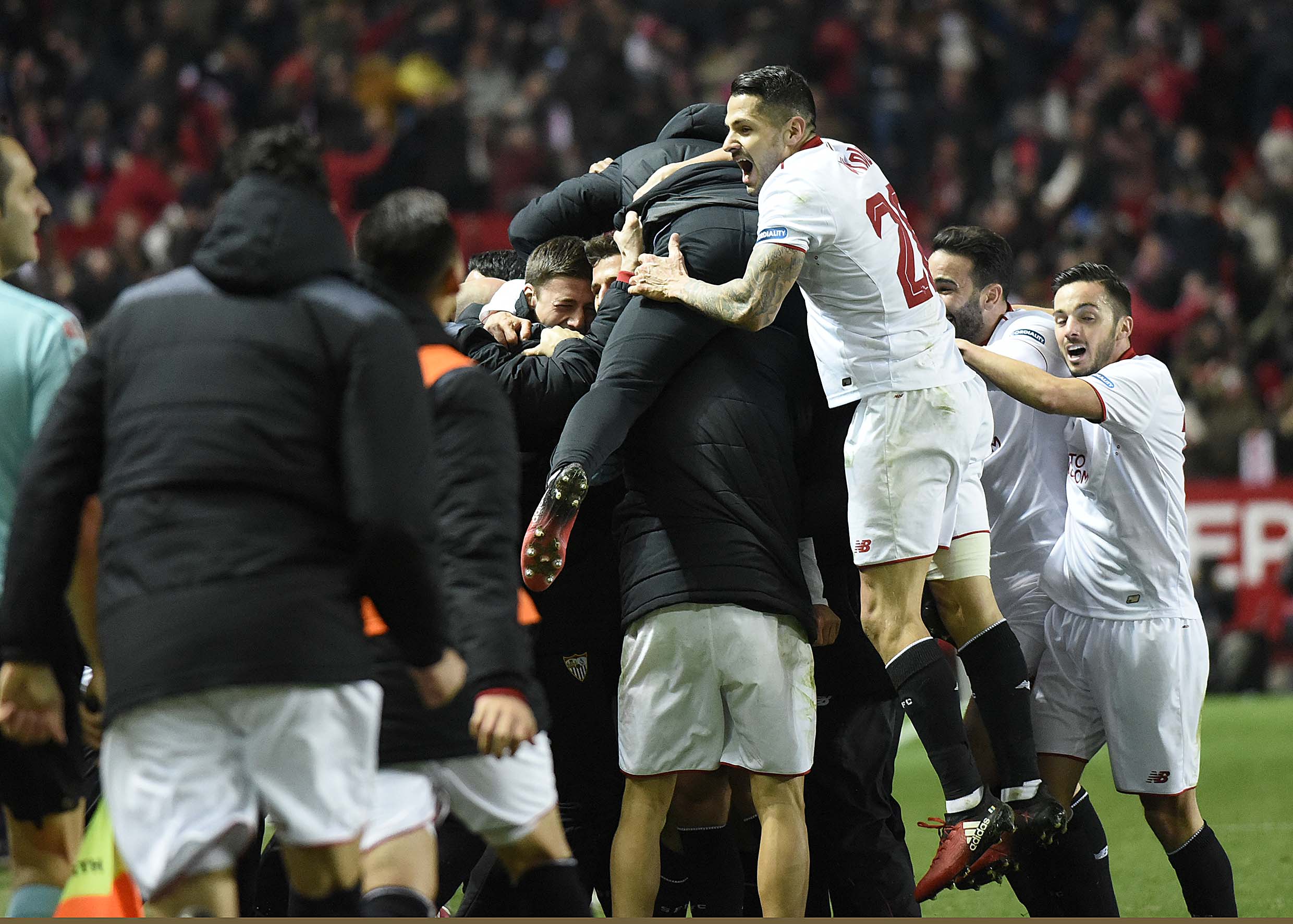 Sevilla celebrate Stevan Jovetic's winner against Real Madrid