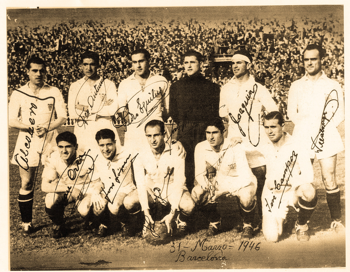 El Sevilla FC en Les Corts en 1946