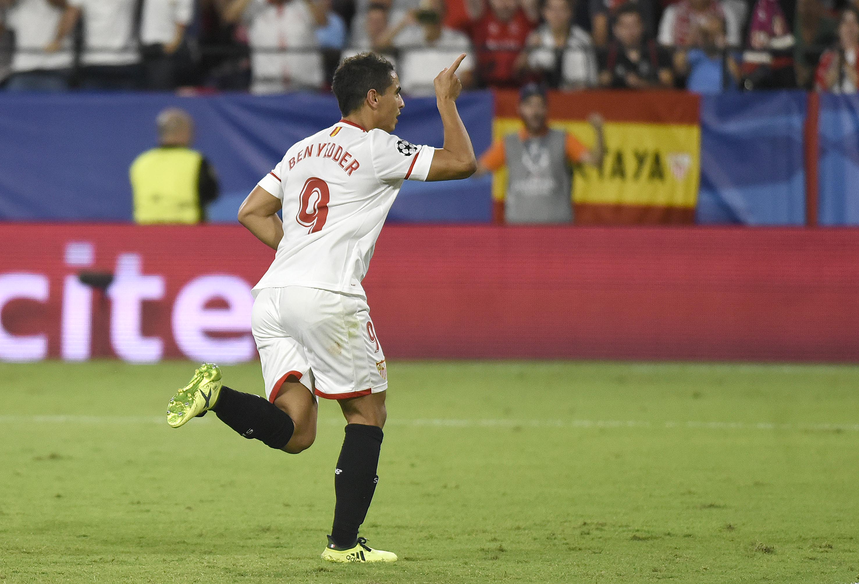 Ben Yedder celebra un gol europeo en el Sánchez-Pizjuán