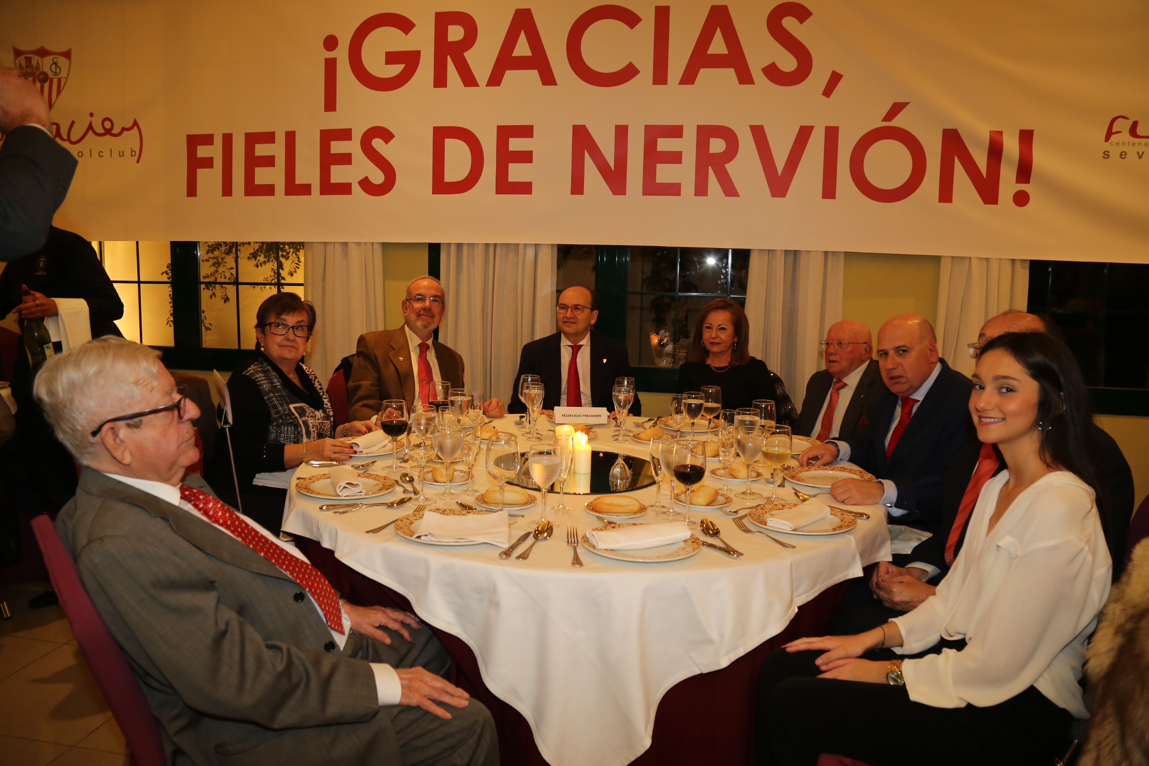 Castro cena con los Fieles de Nervión en Robles