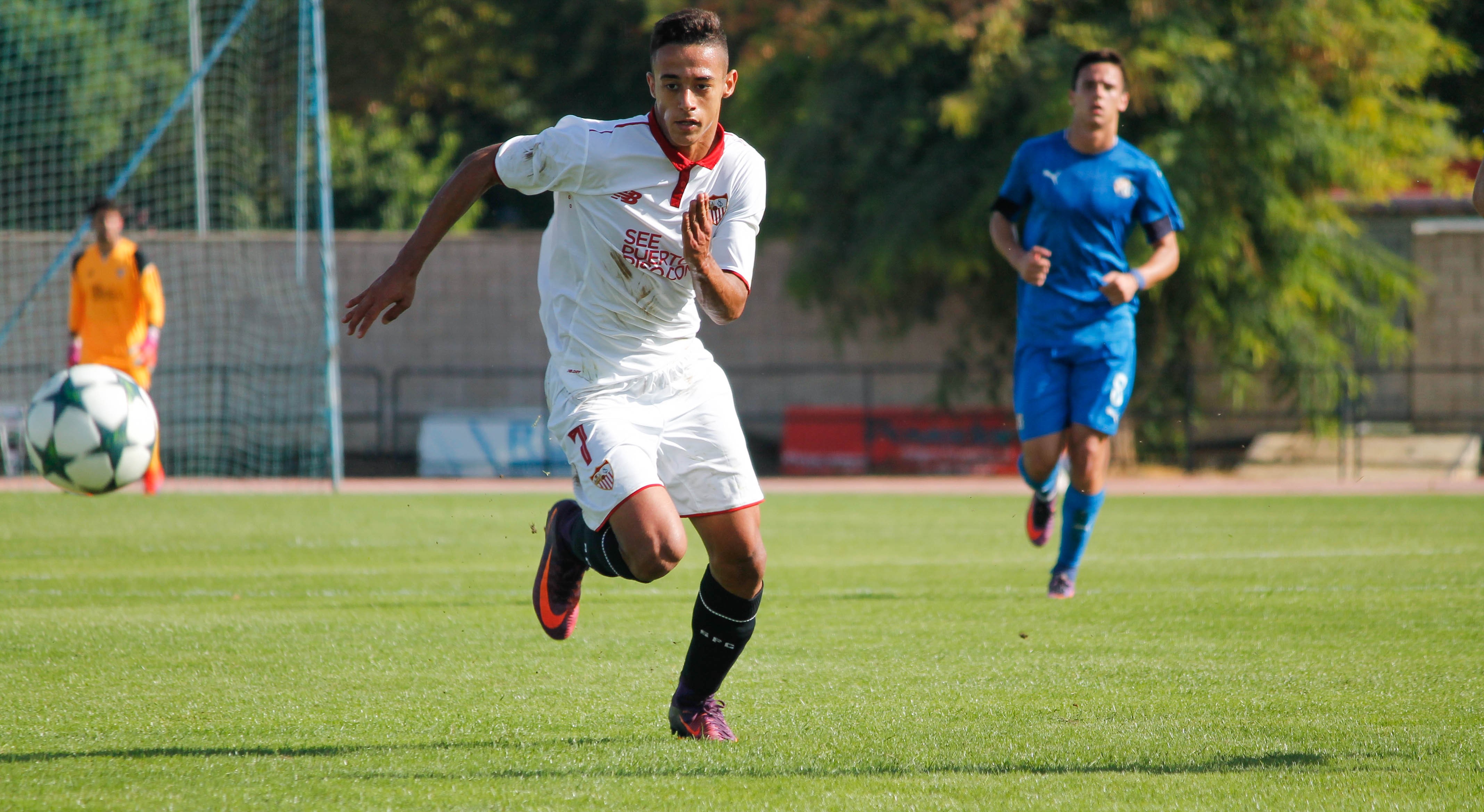 Javi Pérez en el Sevilla FC-Dinamo de Zagreb de la Youth League