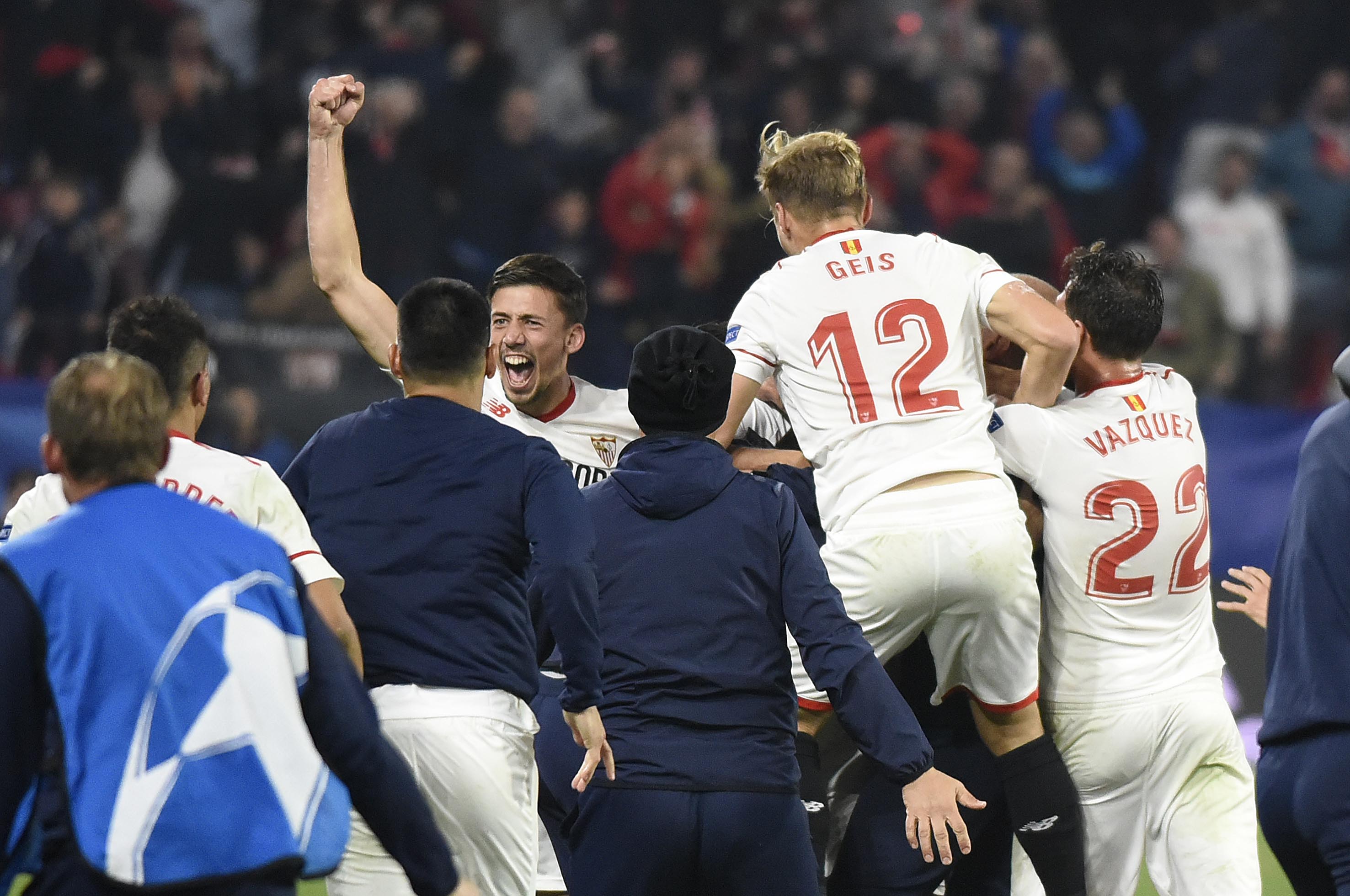 Lenglet, Geis and Vázquez celebrate a Sevilla FC Champions League goal