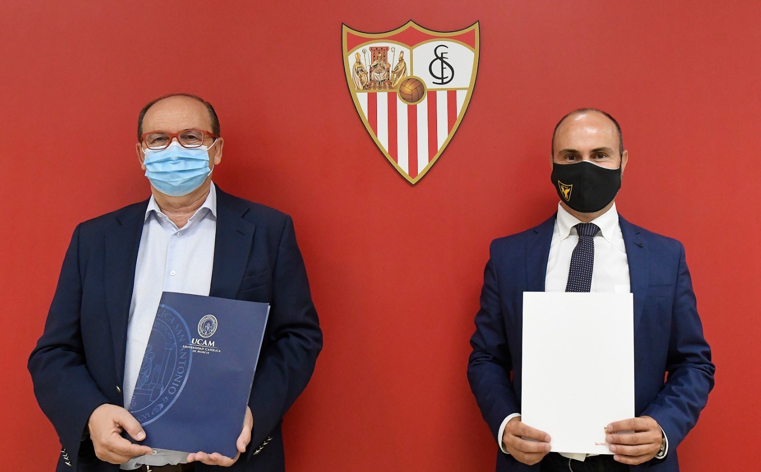 Firma del acuerdo entre el Sevilla FC y la UCAM