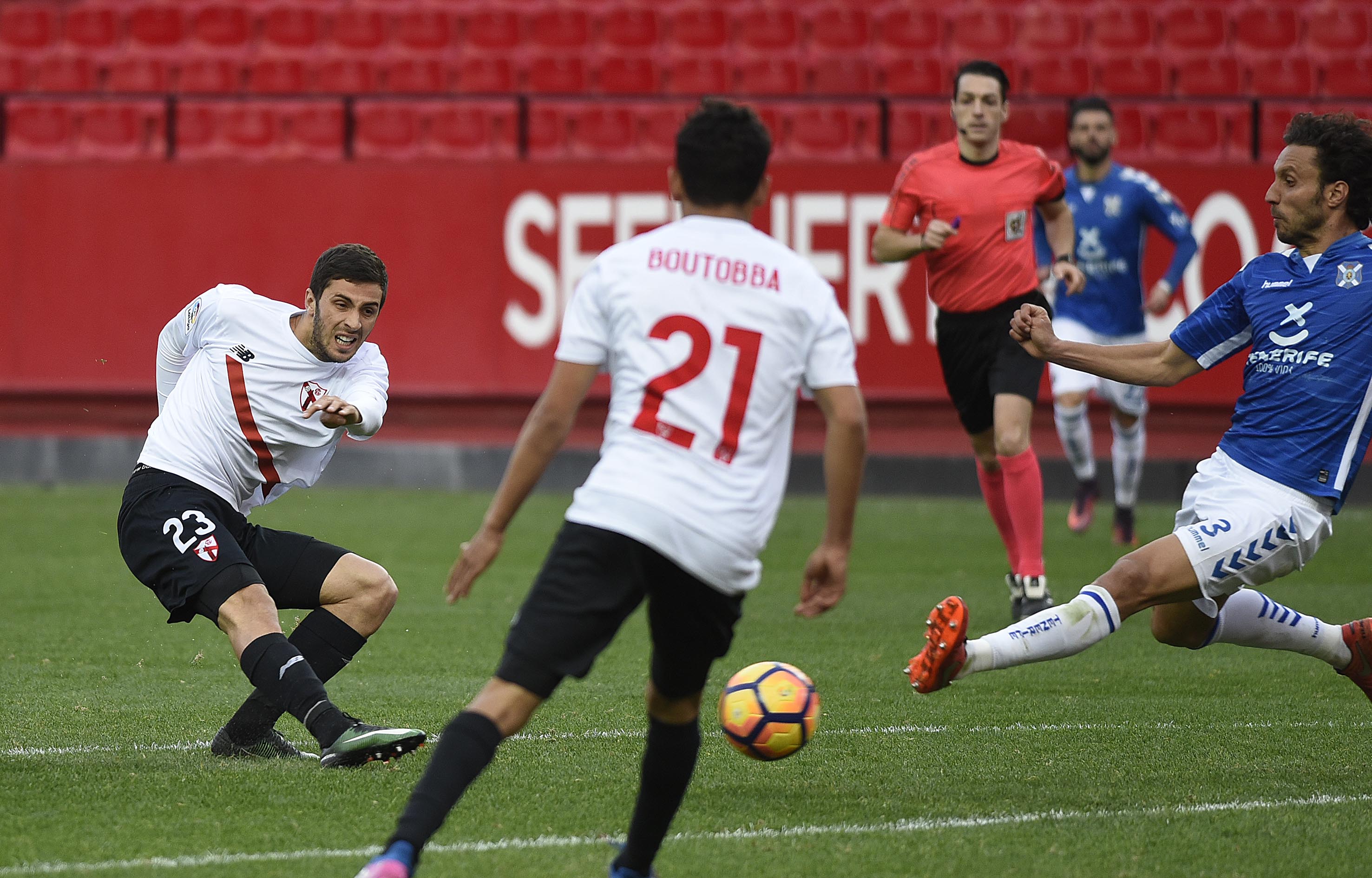 Aburjania del Sevilla Atlético ante el CD Tenerife