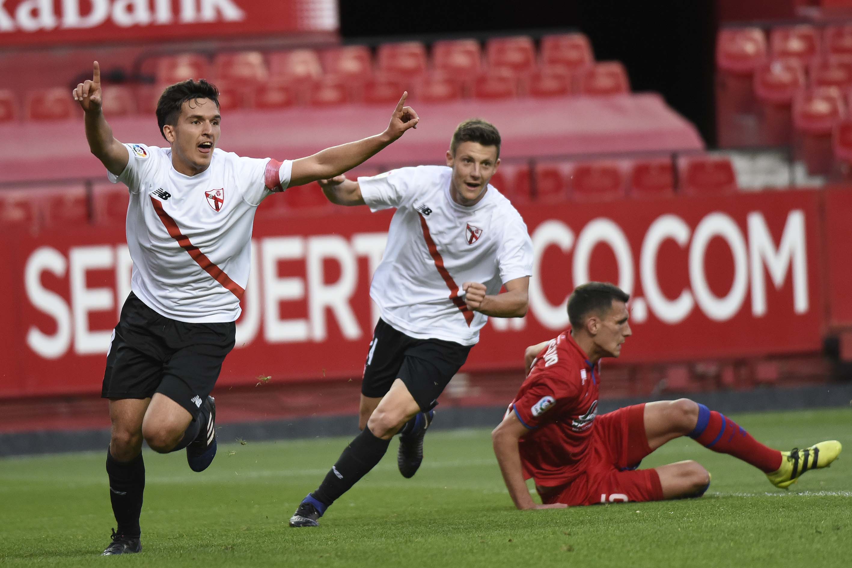 Cotán celebra un gol en el Ramón Sánchez Pizjuán