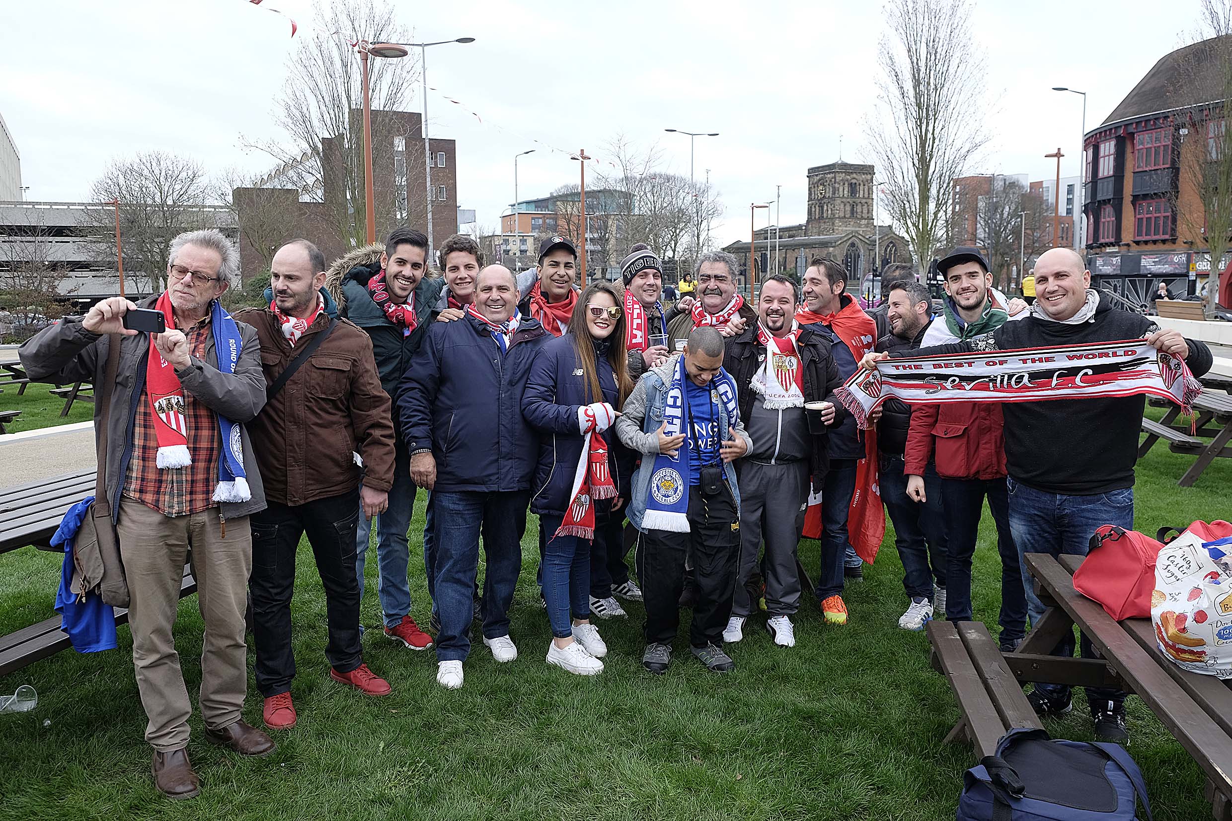 Aficionados del Sevilla FC en Leicester