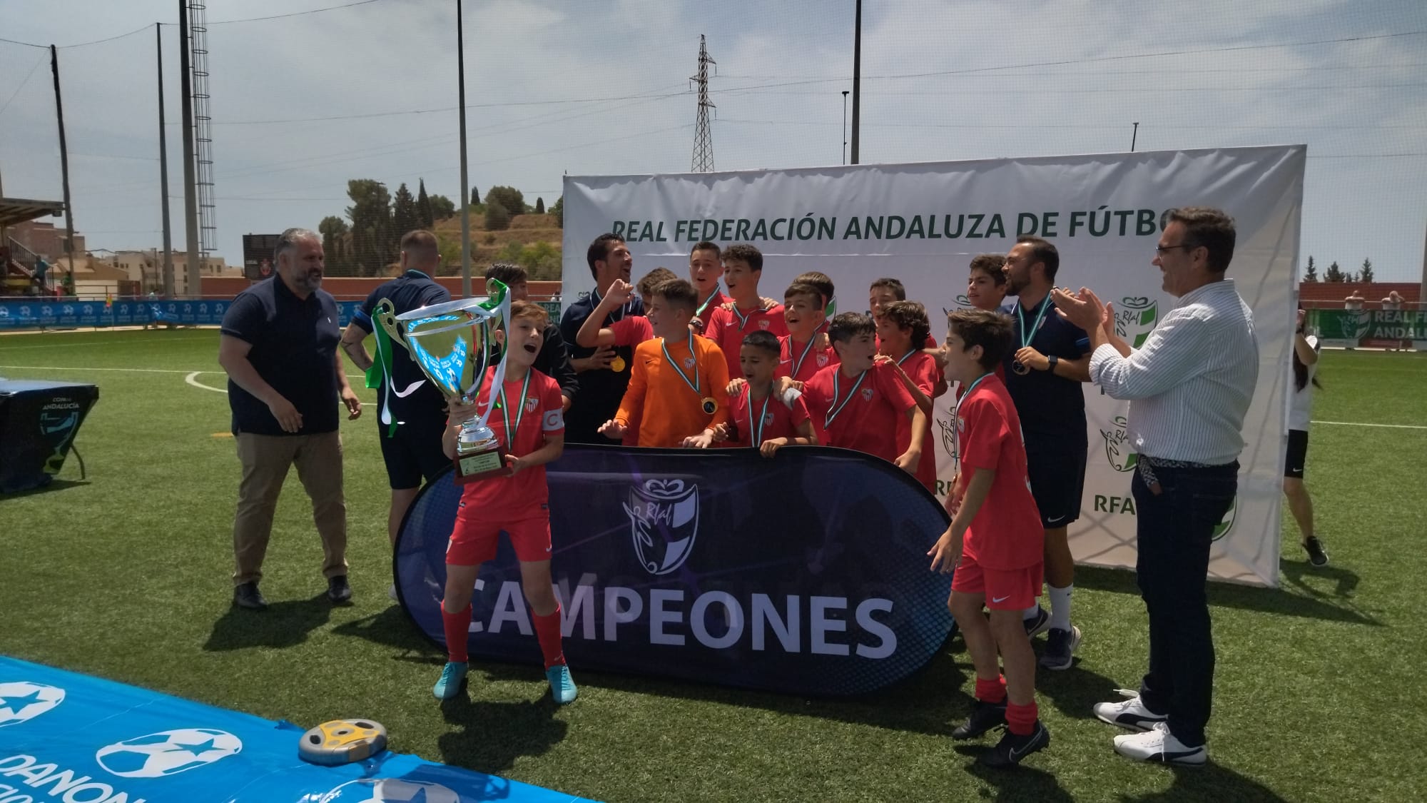 El Sevilla FC recibe la Copa de Andalucía Alevín