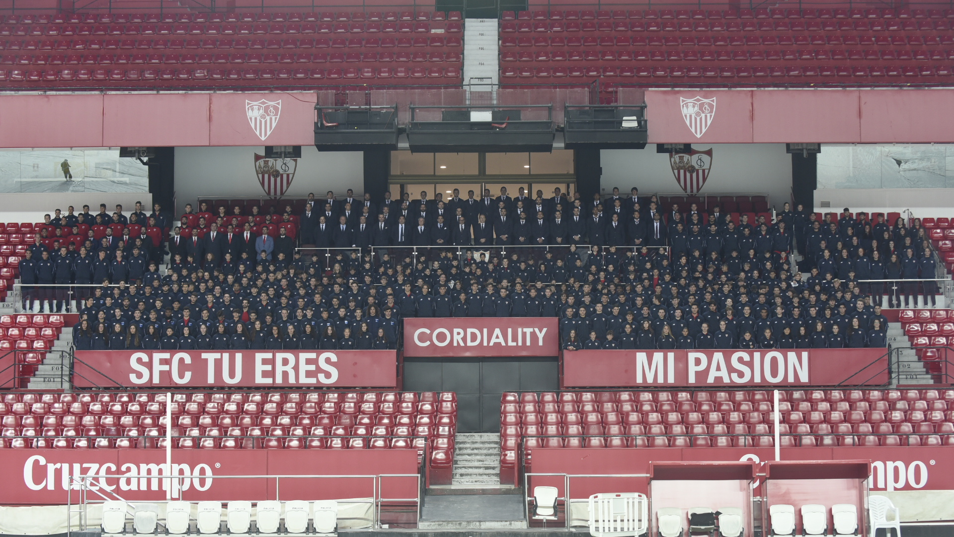 Foto de Familia del Sevilla FC en su 127 aniversario