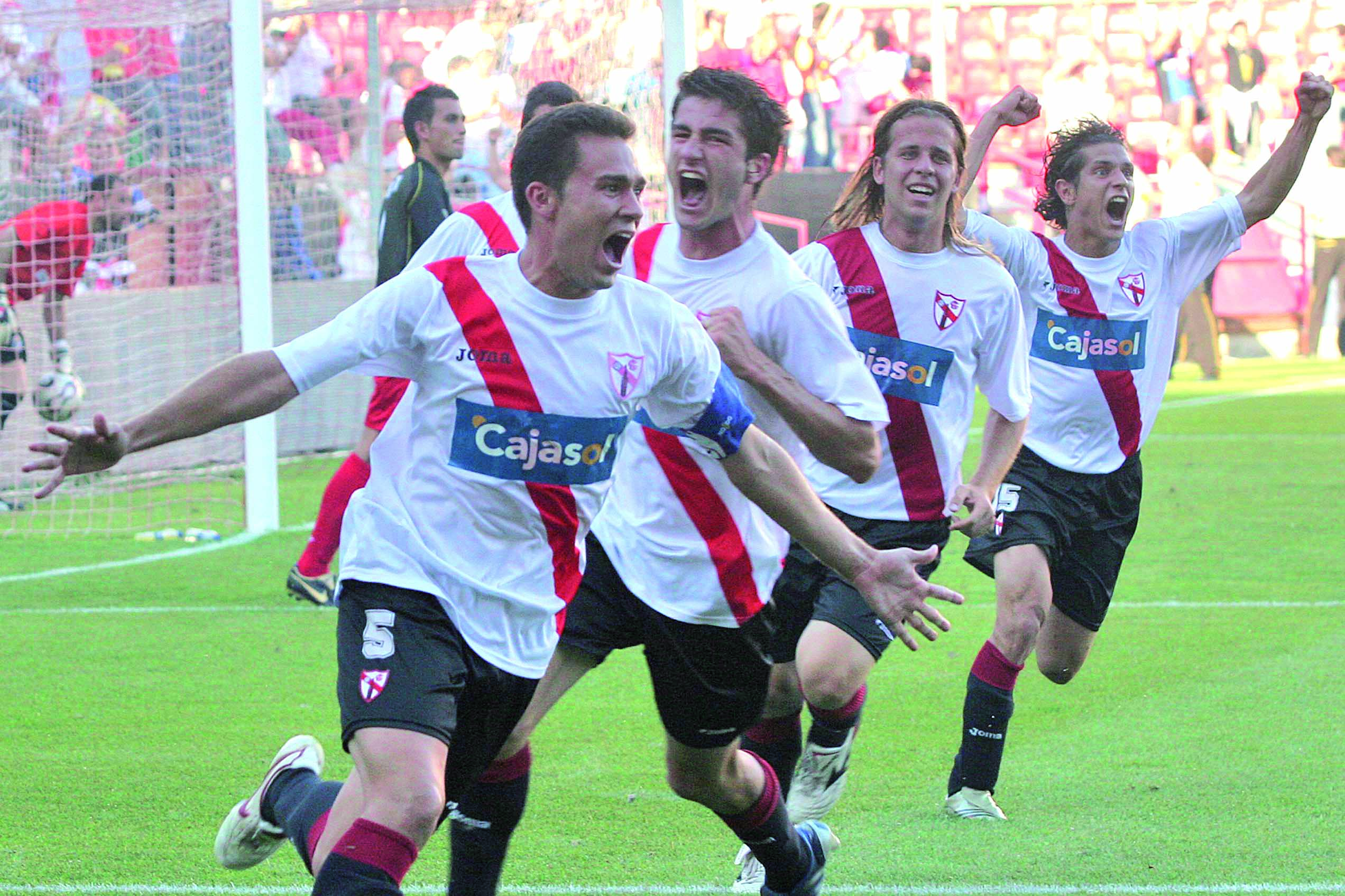Lolo celebra el gol del ascenso del Sevilla Atlético en 2007