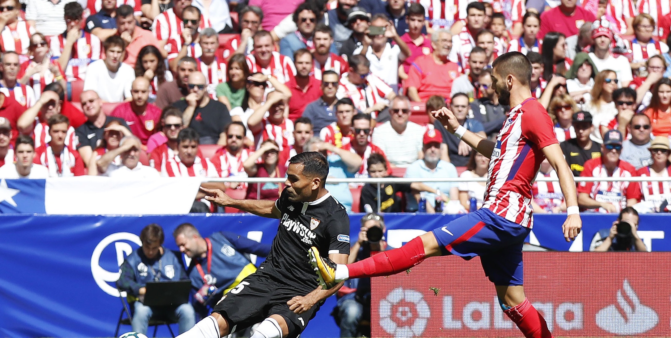 Mercado in action against Atlético Madrid