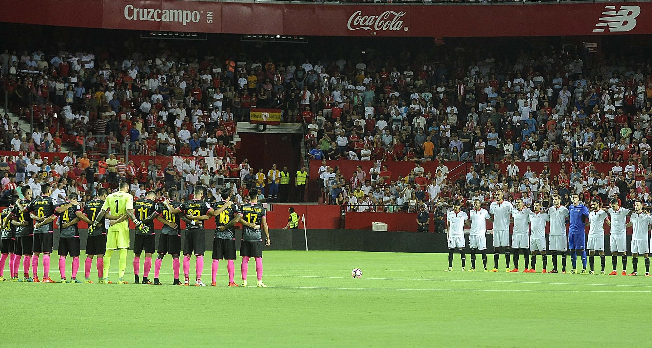 Minute silence for the first game of the 16/17 season