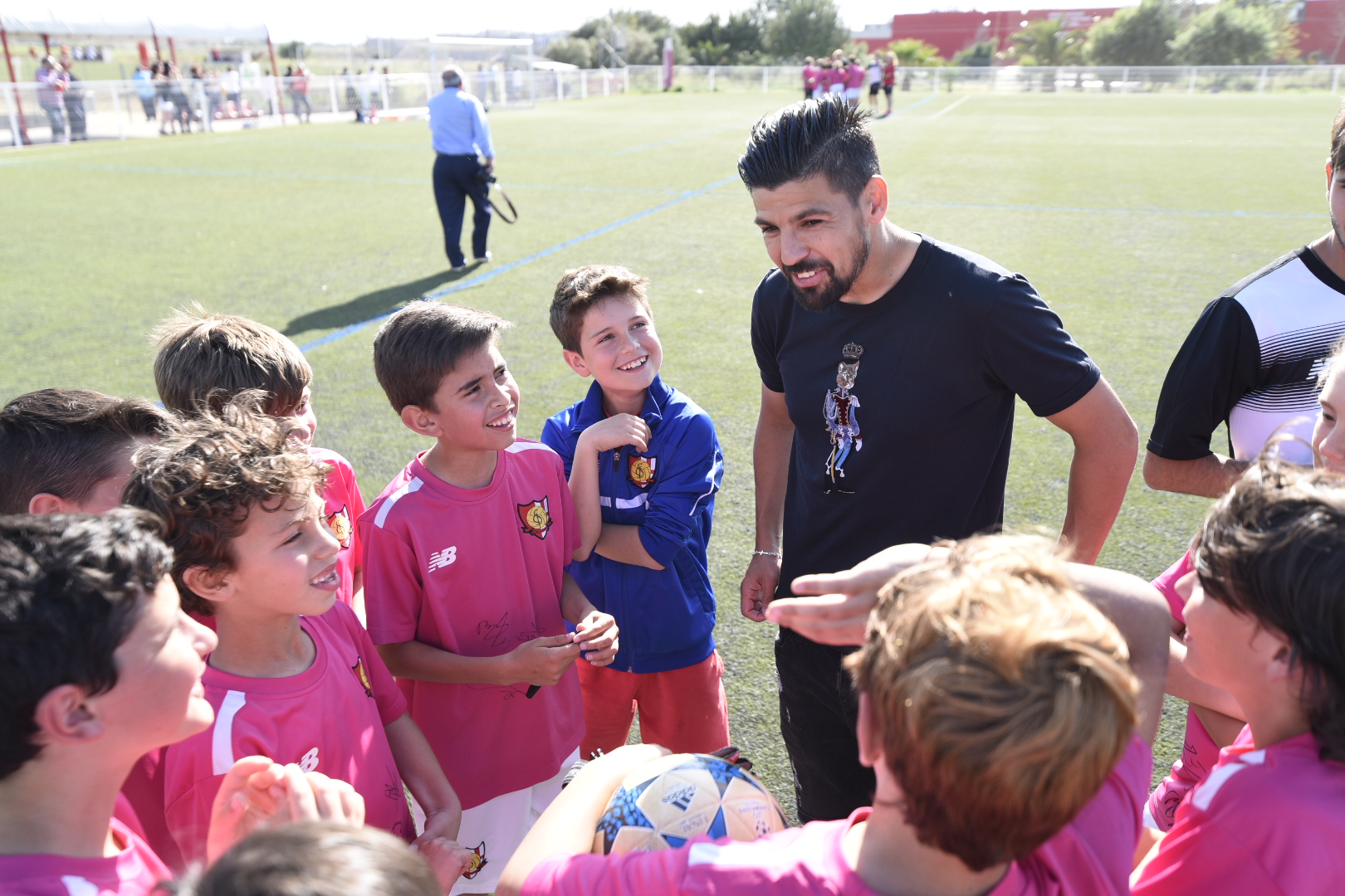 Nolito charla con los chicos de la Escuela de Football Antonio Puerto