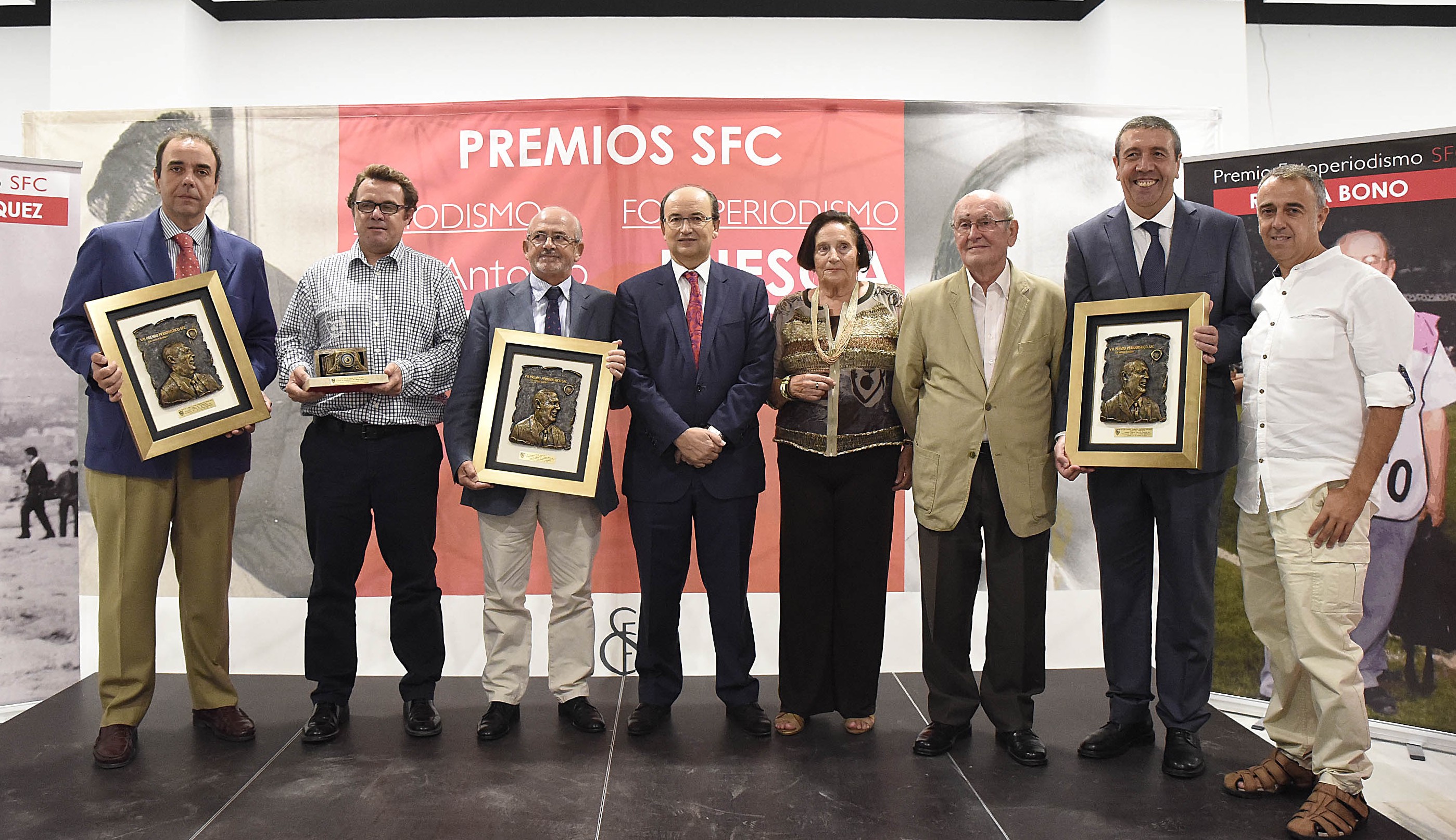 Foto de premiados en la entrega de los Blázquez y Ruesga Bono de 2016