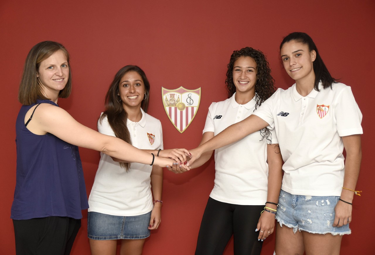 Oliva Rocio y Marta Carrasco jugadoras del Sevilla FC Femenino