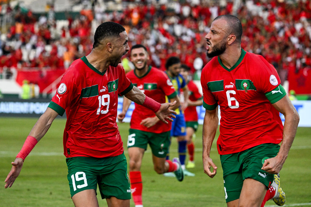 En-Nesyri y Saiss celebran el primer tanto marroquí ante Tanzania