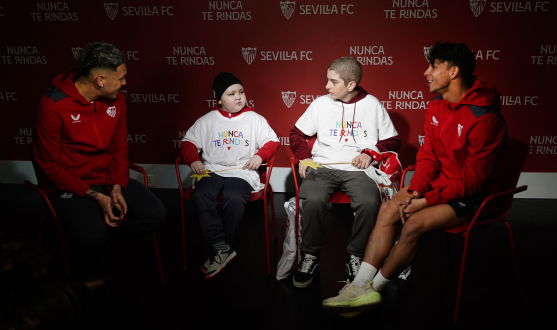 Óliver y Ocampos, charlan con dos pequeños que sufren cáncer infantil