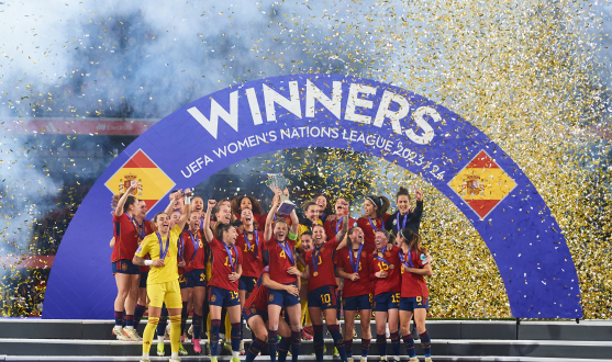 España levanta el trofeo de la Nations League