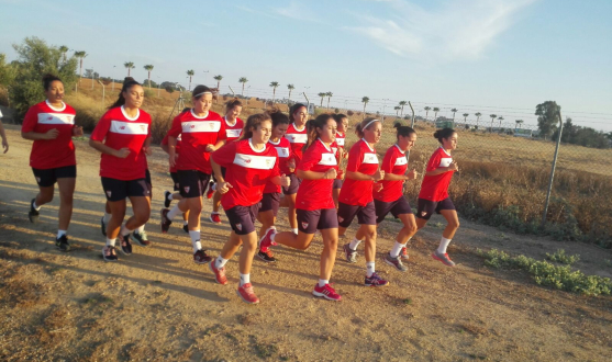 Entrenamiento del Sevilla FC Femenino en la ciudad deportiva