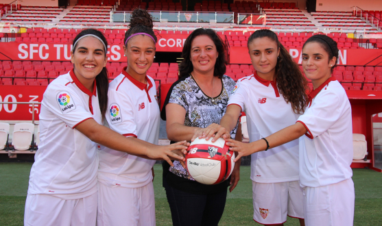 Rocío Delgado, Elena Fuentes, Blanca Moreno y Lucía Méndez, junto a la coordinadora Inés Herrera