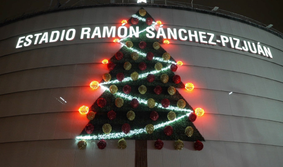 Christmas tree at the Ramón Sánchez-Pizjuán
