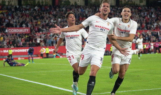 De Jong celebrates his winning goal against Levante UD