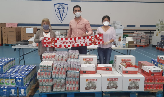 Recogida de alimentos de la Peña Sevillistas en Jerez
