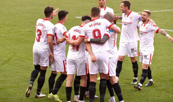 El Sevilla FC celebra el tanto de Munir ante la SD Huesca