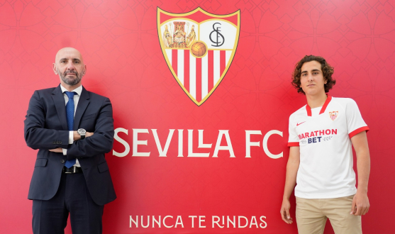 Valentino Fattore, en su renovación con el Sevilla FC