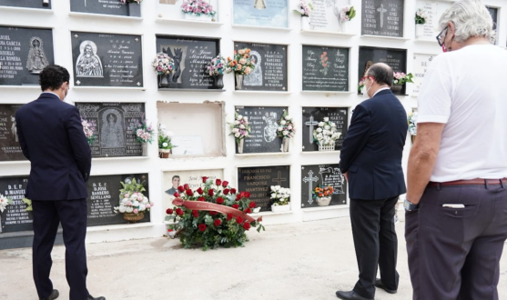 Ofrenda floral a José Antonio Reyes en el segundo aniversario de su fallecimiento