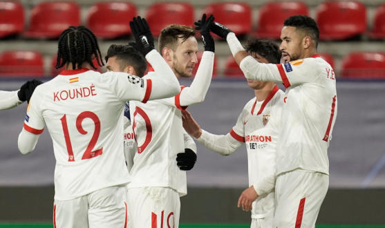 El Sevilla FC celebra un gol en la Liga de Campeones