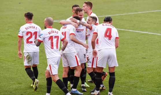 El Sevilla FC celebra su gol ante el Huesca
