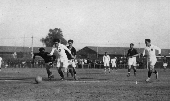 Santiago Bernabéu avanza en el primer partido copero del Sevilla FC en casa (1917)