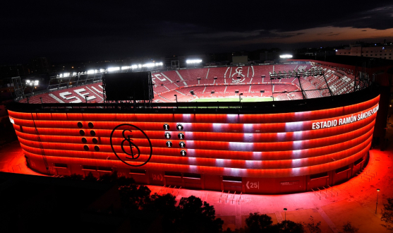 The Ramón Sánchez-Pizjuán lit up for Sevilla's 131st anniversary