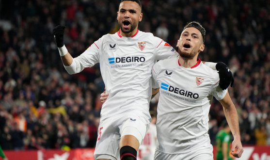 En-Nesyri celebrates his goal with Lucas Ocampos