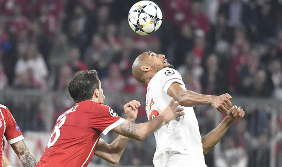 Nzonzi disputa un balón en Munich