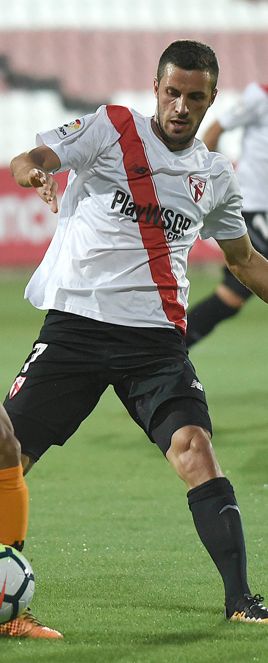 Fotografía del jugador Aburjania, del Sevilla Atlético. Temporada 17/18