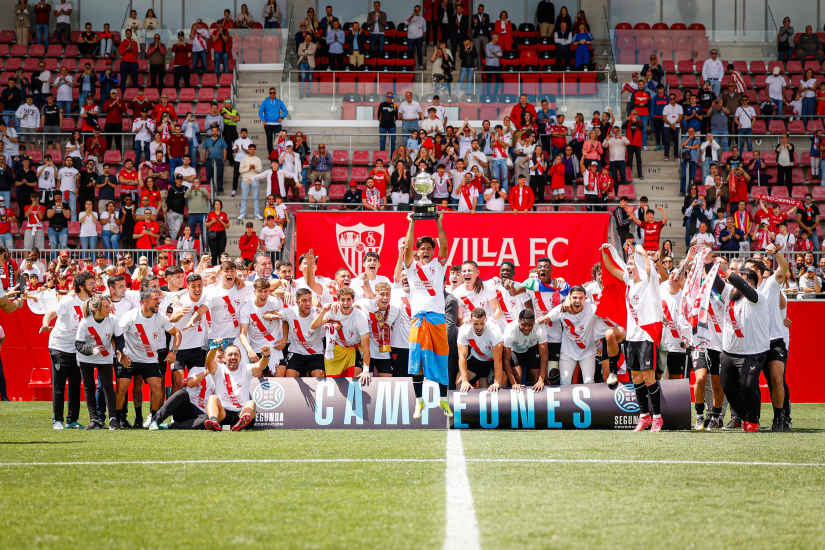 El Sevilla Atlético celebra el ascenso el pasado domingo