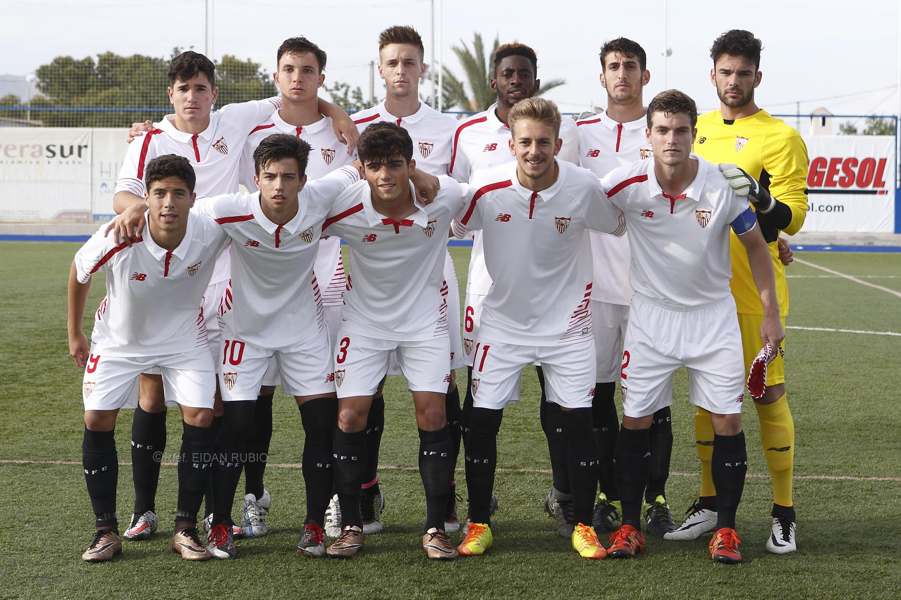 Formación del Sevilla FC Juvenil en la Copa de Campeones