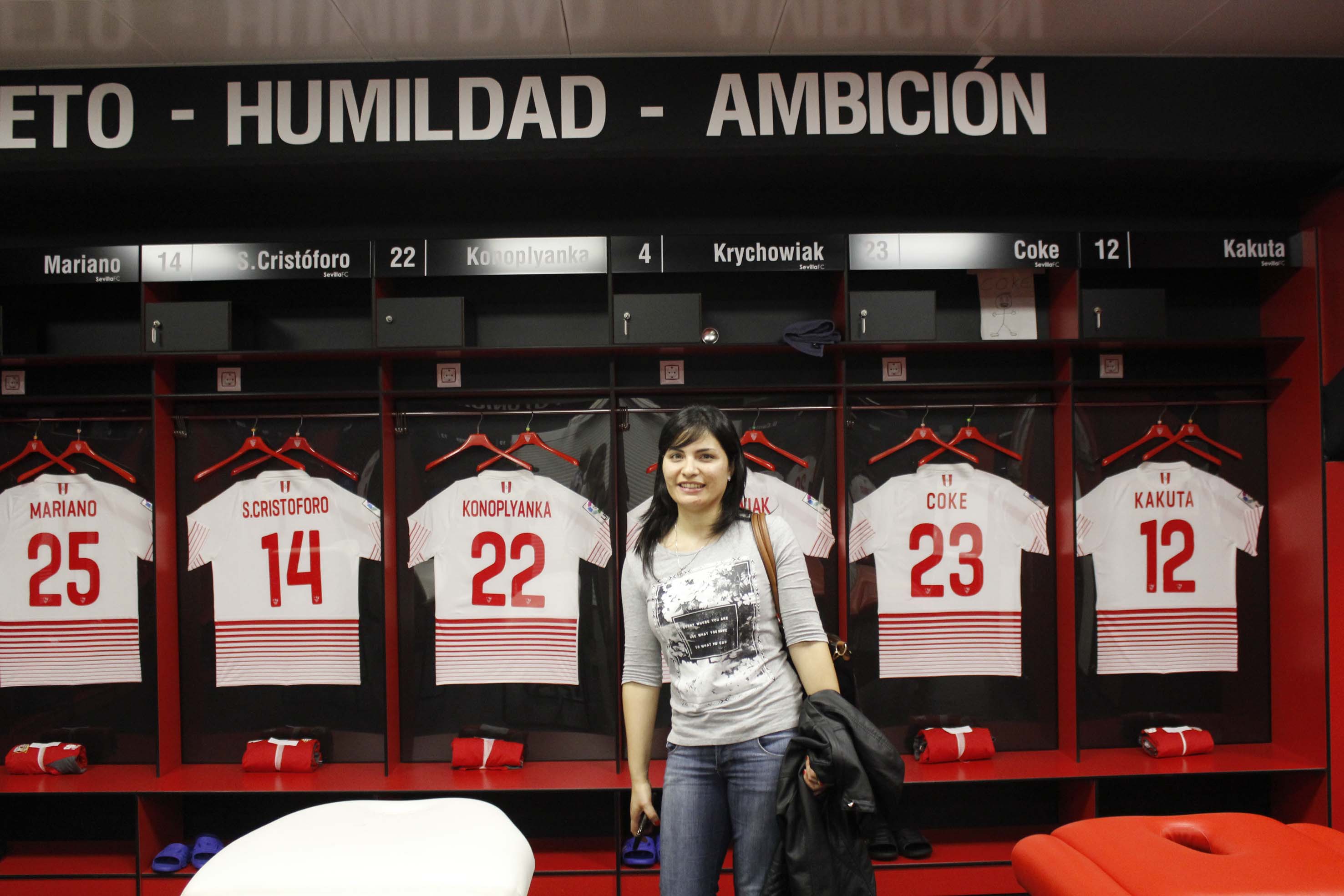 Nuria López en el vestuario del Sevilla FC