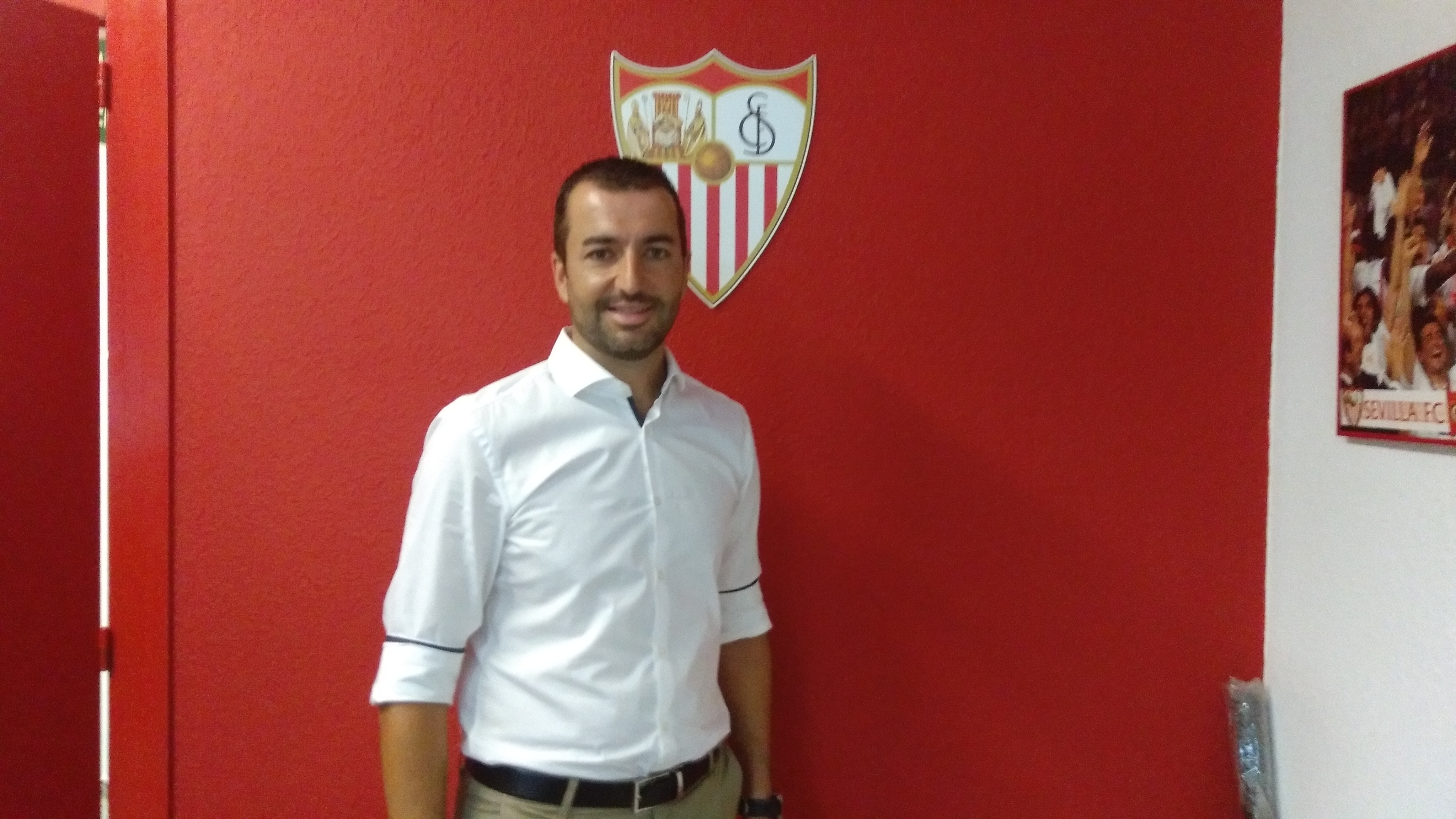 Diego Martínez posa en la dirección deportiva