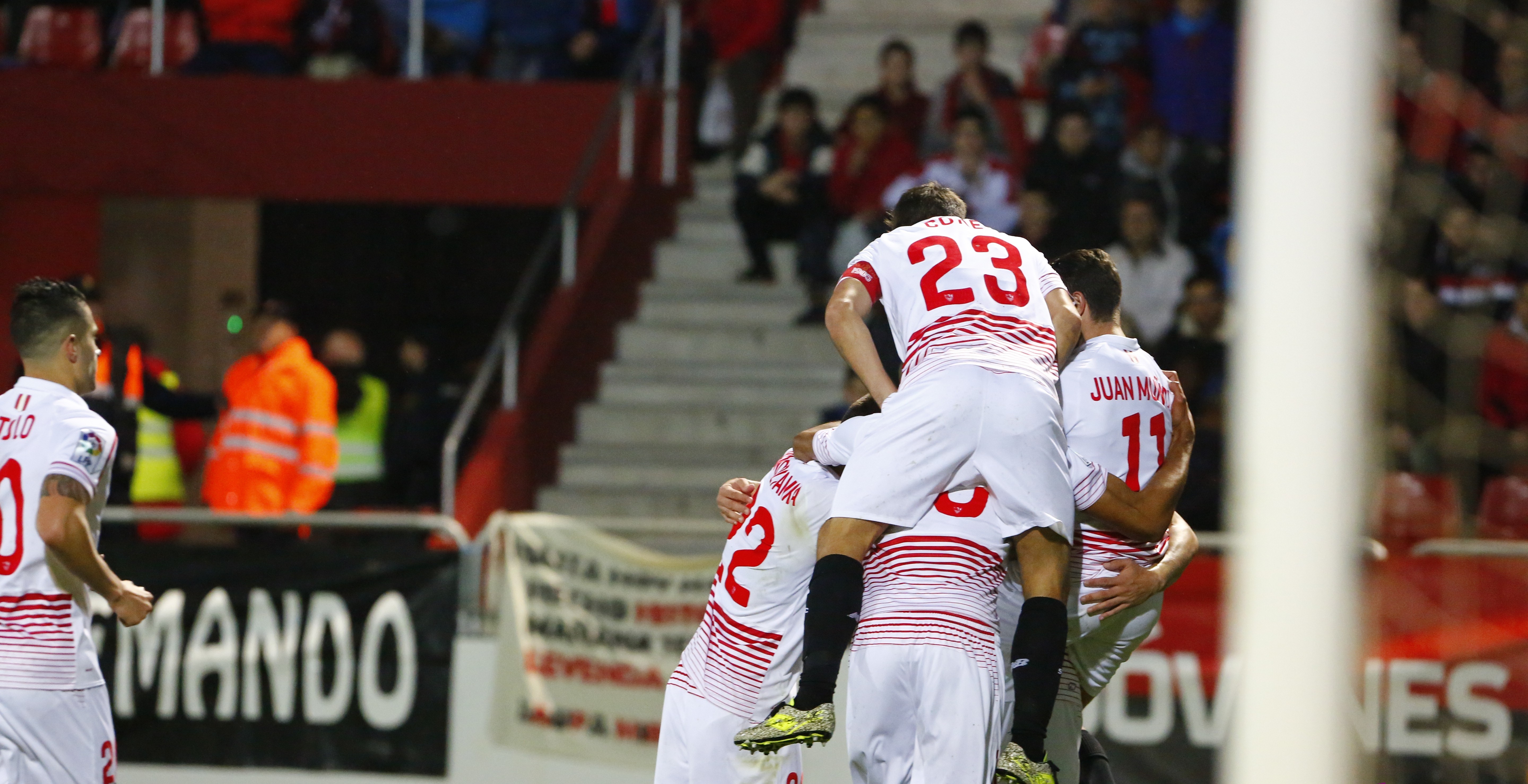 CElebración del gol de Iborra en el CD Mirandés-Sevilla FC