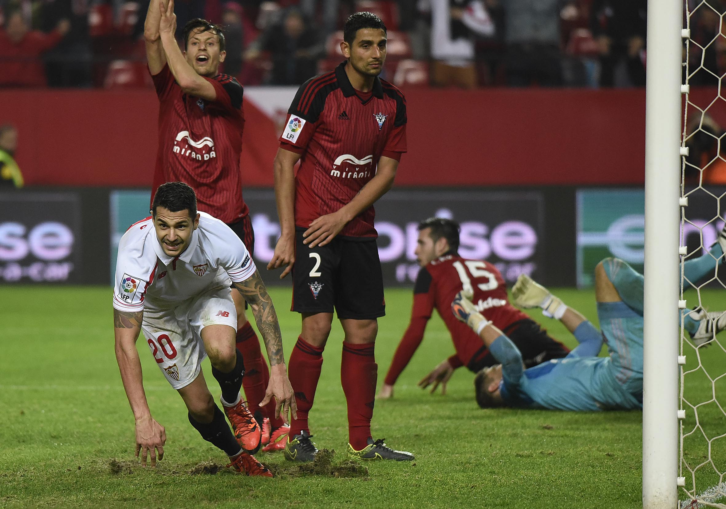 Vitolo en la jugada del segundo gol del Sevilla FC-CD Mirandés
