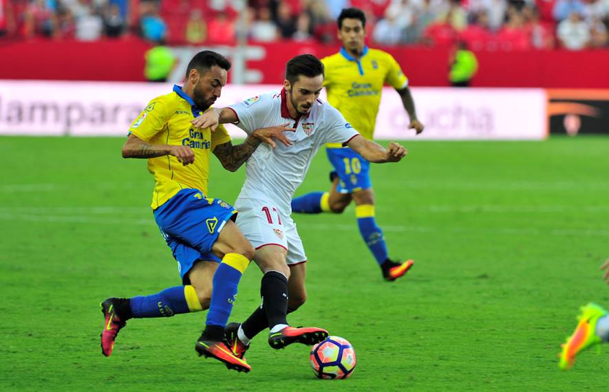 Sarabia of Sevilla FC against Momo of Las Palmas